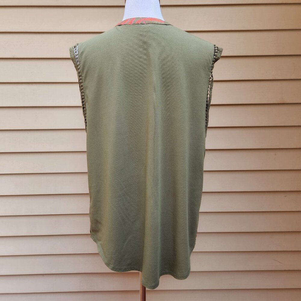 a new day Green Button-Up Blouse Bright Pink Print Crochet Lace Trim - Picture 10 of 14